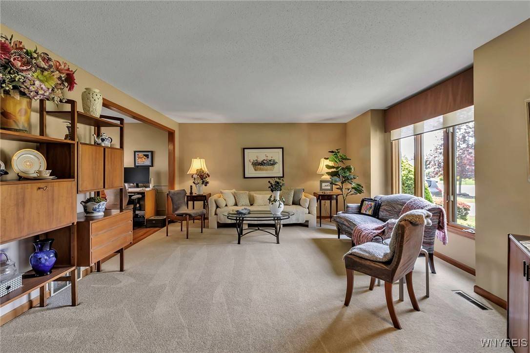 East Amherst, NY 14051,80 Kristen Mdws