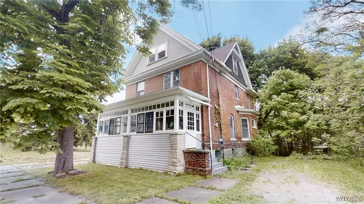 Niagara Falls, NY 14305,734 Willow AVE