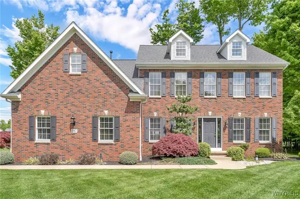 5967 Corinne LN, Clarence, NY 14032