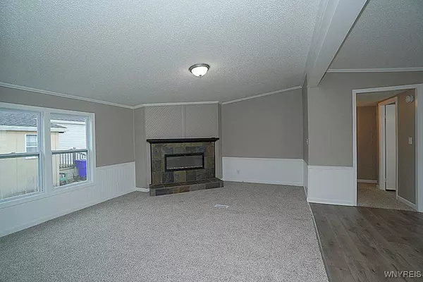 Lockport, NY 14094,472 Chestnut DR