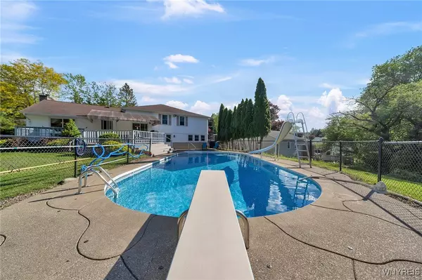Clarence, NY 14031,8918 Hurlburt LN
