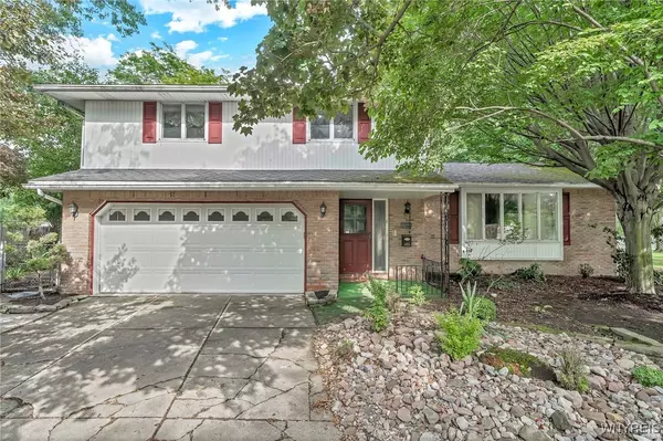 8 Countryside CT, Williamsville, NY 14221