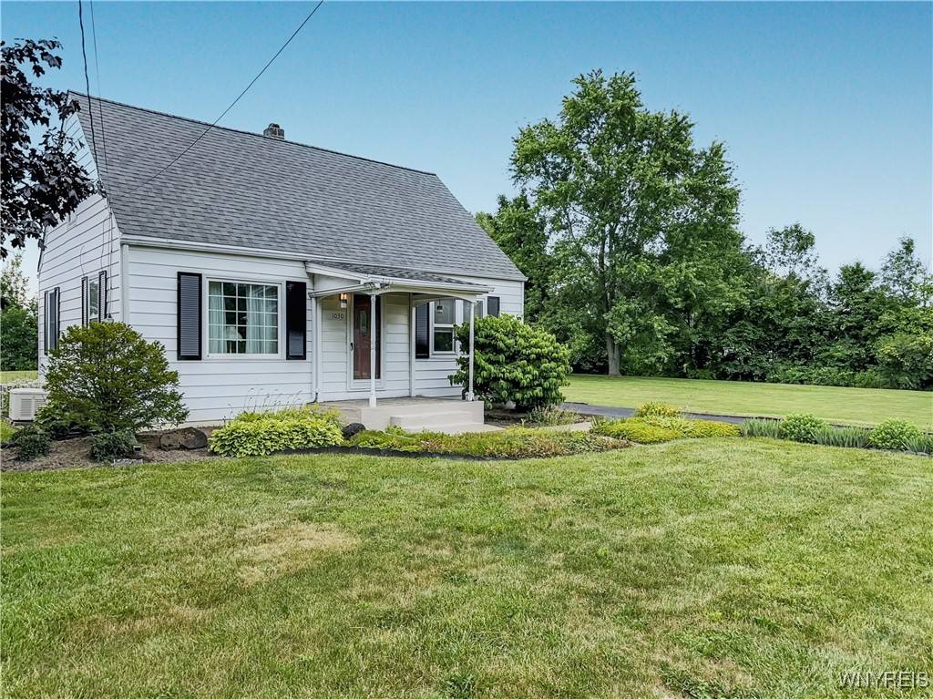1030 Saunders Sett RD, Niagara Falls, NY 14305