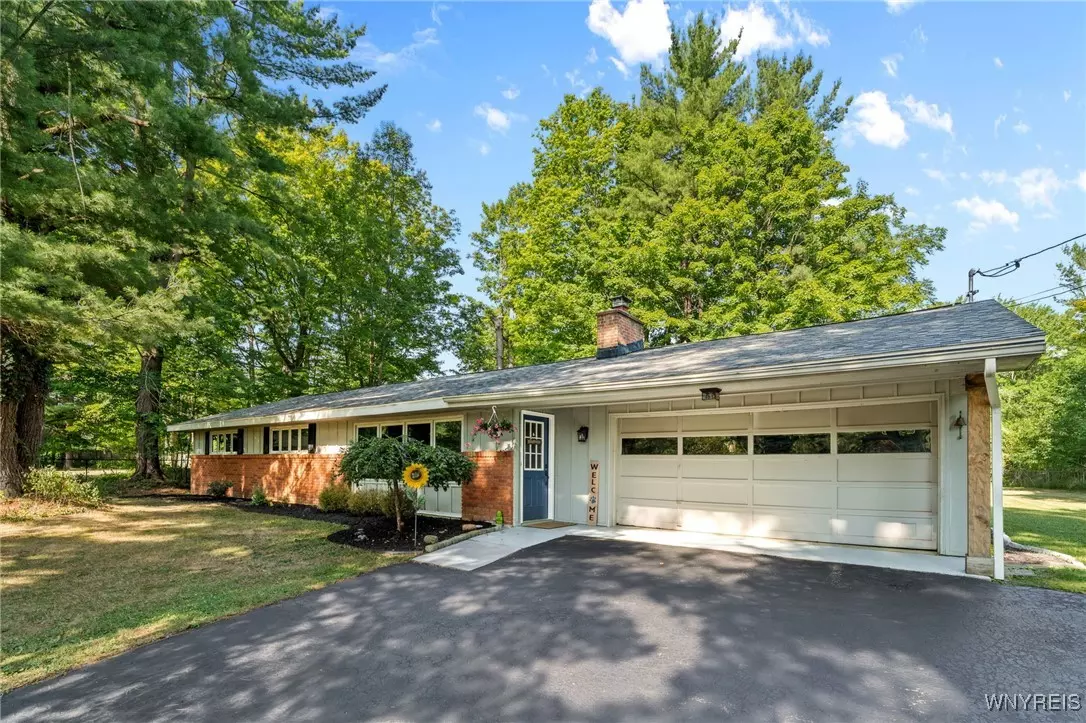 East Aurora, NY 14052,223 Greenwood DR