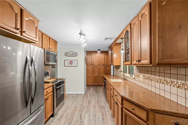 East Aurora, NY 14052,223 Greenwood DR