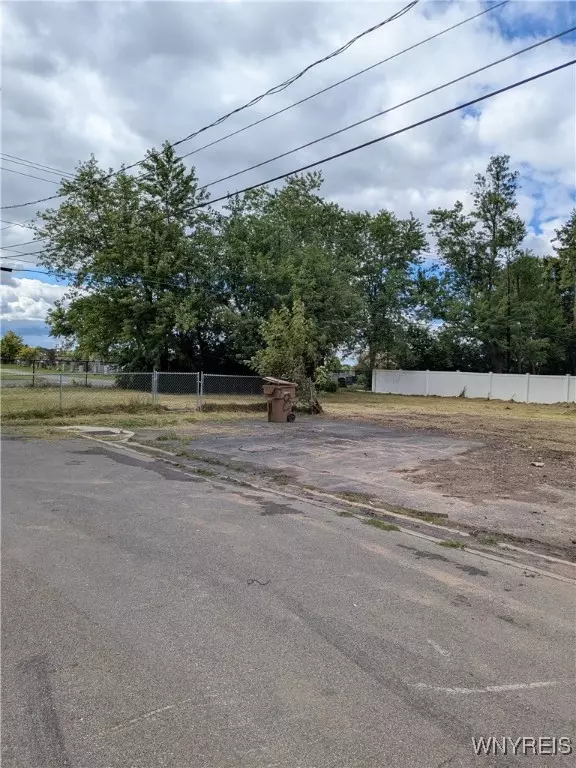 Buffalo, NY 14225,2 Drake DR