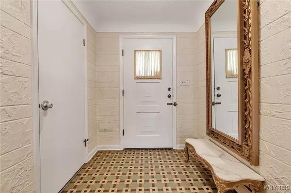 Buffalo, NY 14215,226 E Treehaven RD