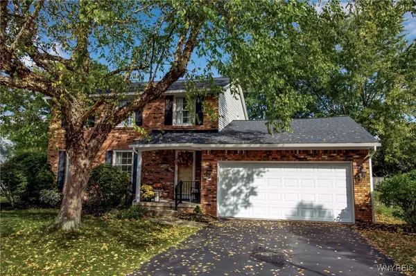 18 Dutchmill DR, Williamsville, NY 14221