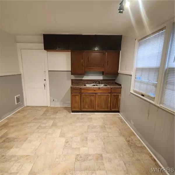 Buffalo, NY 14207,38 Wyandotte AVE