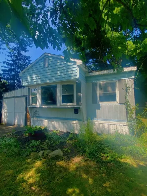 Medina, NY 14103,18 Westfield DR