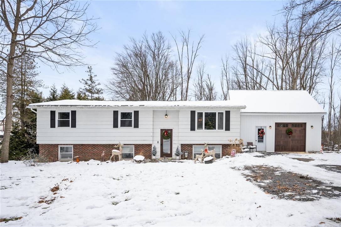 24 Pratt RD, Manchester, NY 14504