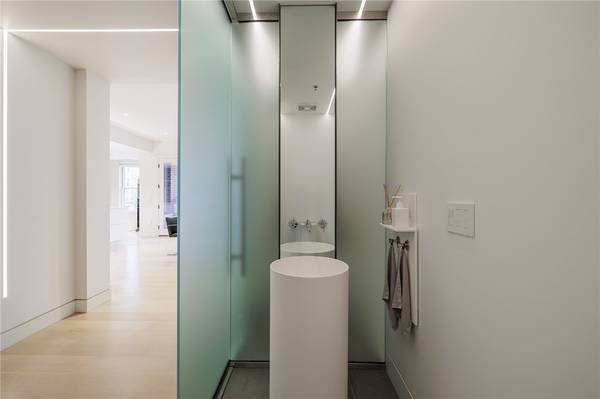 Rochester, NY 14604,130 East AVE #UN310