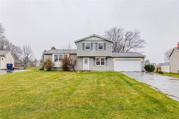 99 Squire Dale LN, Rochester, NY 14612