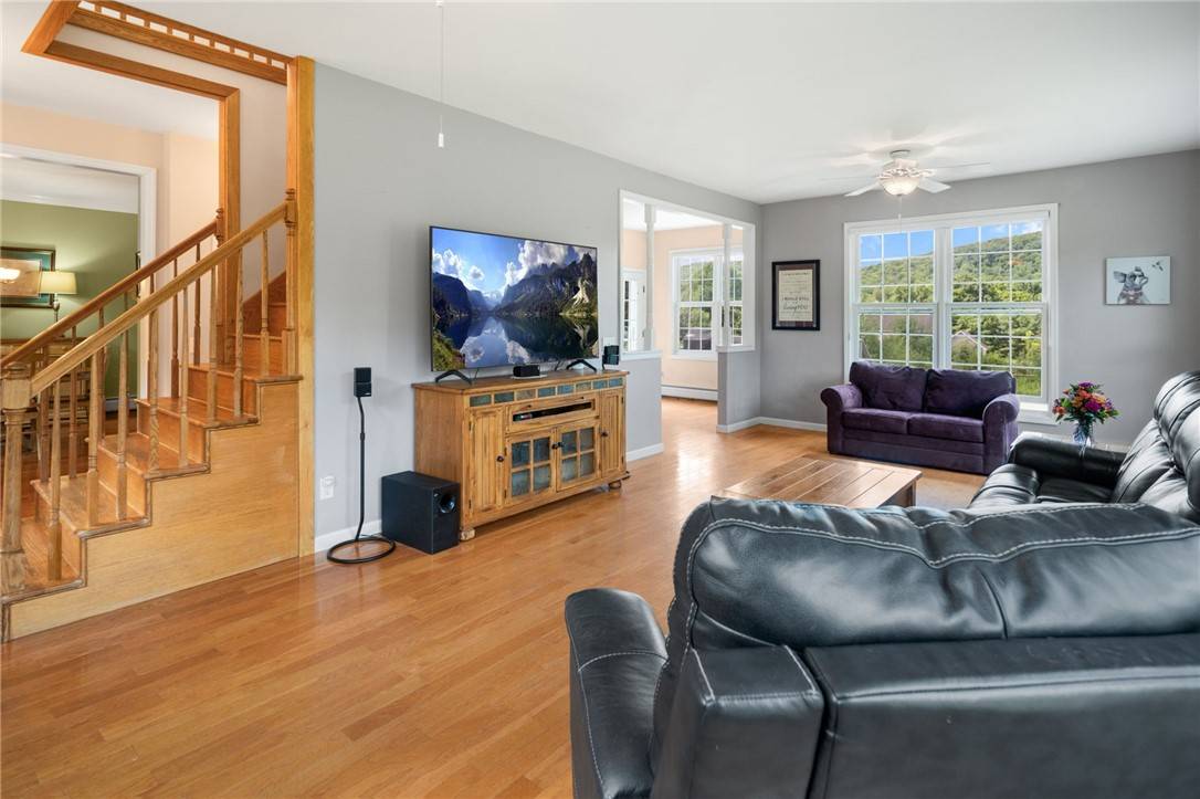 Ithaca, NY 14850,8 Brooktree LN