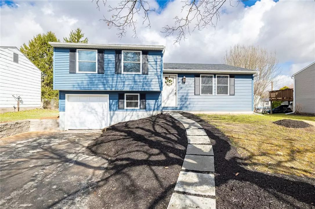 Farmington, NY 14425,15 Coachlight CIR