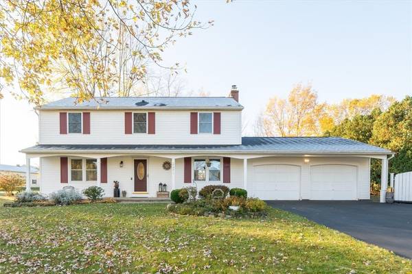 Farmington, NY 14425,6071 Holly LN