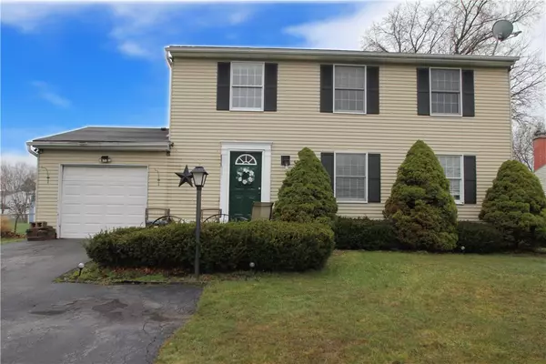18 Huntington Pkwy, Hamlin, NY 14464
