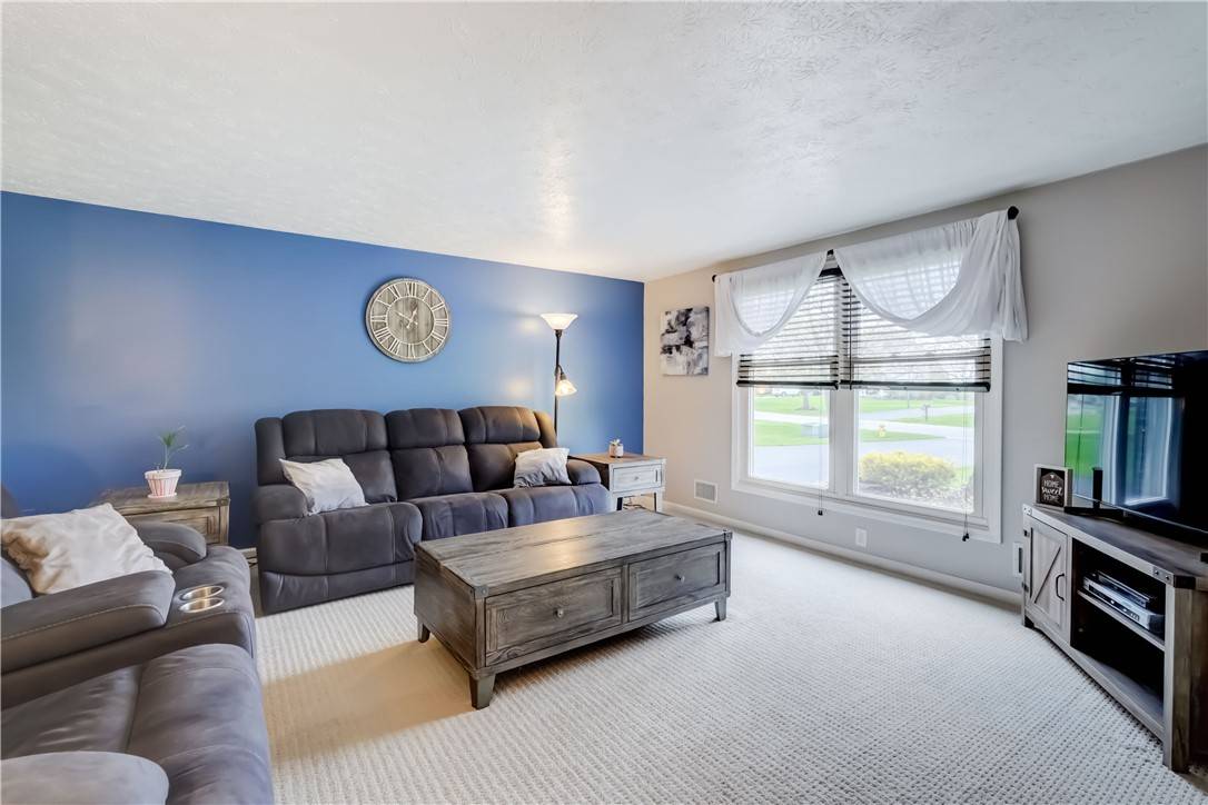 Churchville, NY 14428,33 Rochelle DR