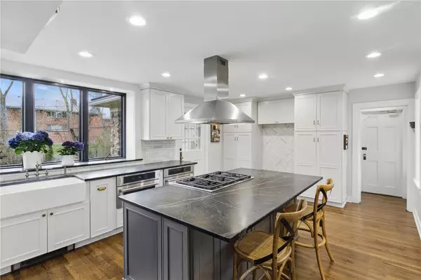 Rochester, NY 14610,141 Grosvenor RD