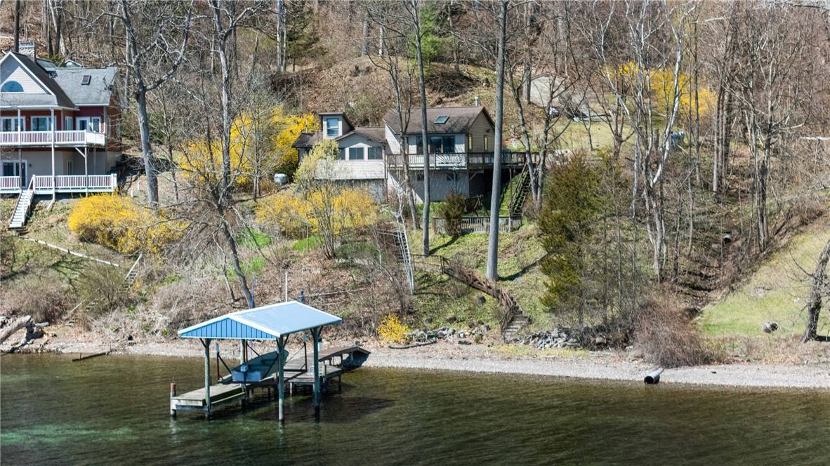 1700 Log Cabin RD, Penn Yan, NY 14527
