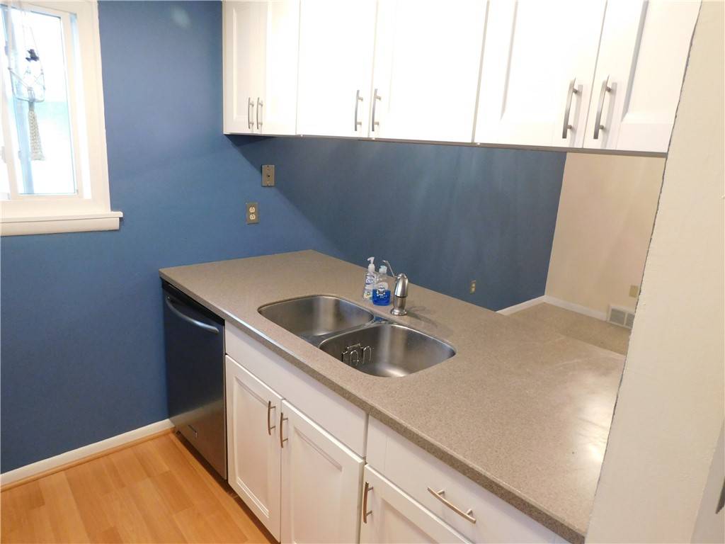 Rochester, NY 14618,447 Eastbrooke LN