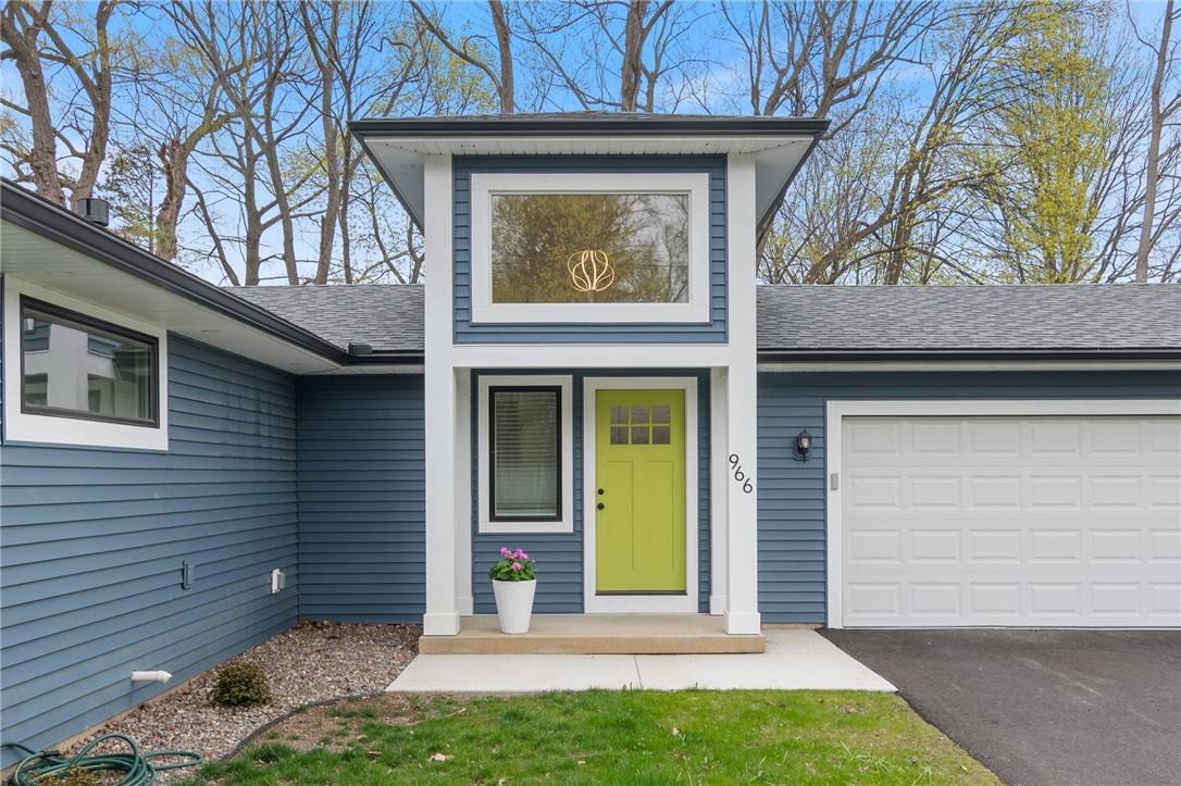 966 Klem RD, Webster, NY 14580