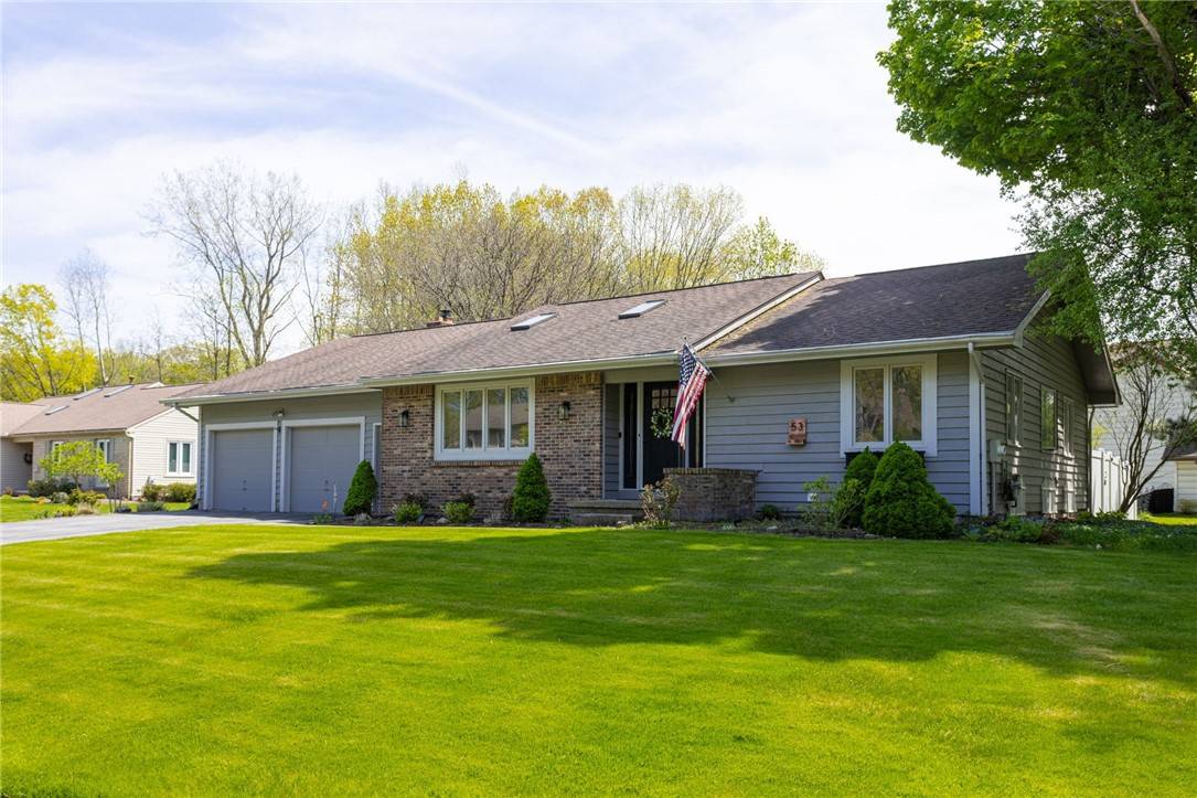 53 Parkside LN, Rochester, NY 14612