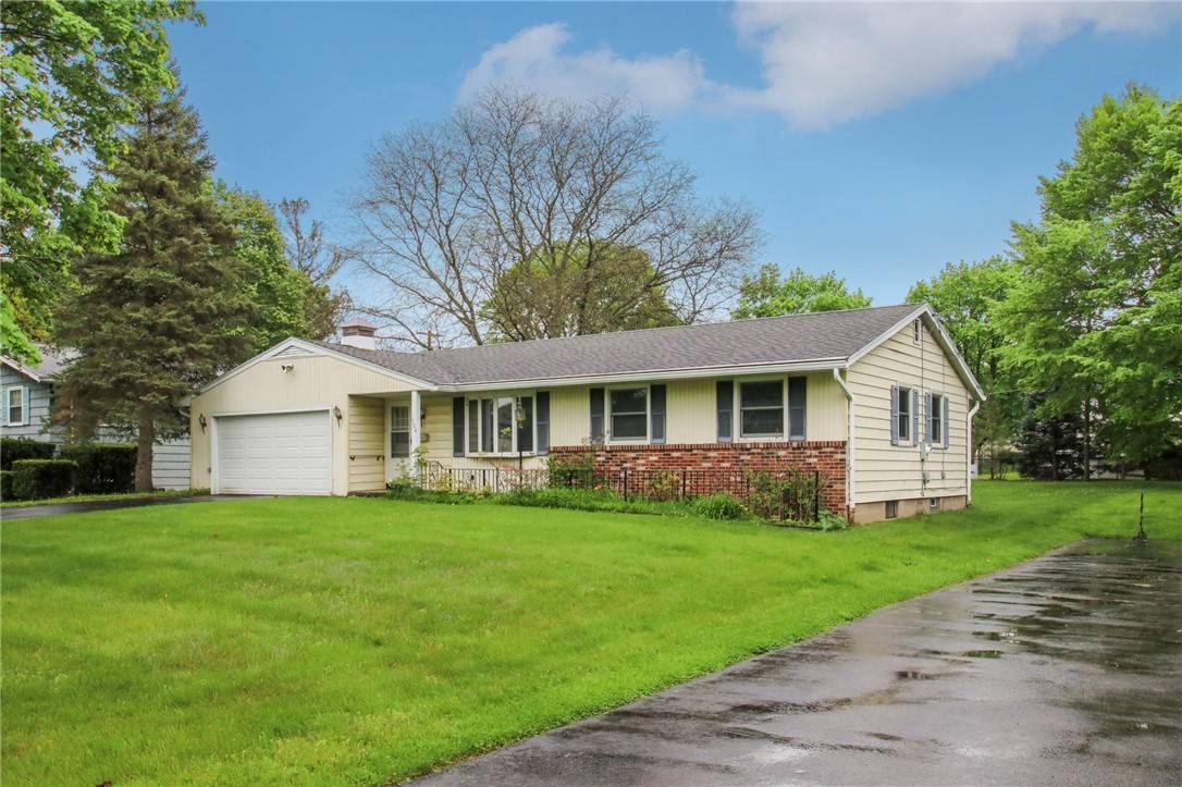384 Courtly CIR, Greece, NY 14615