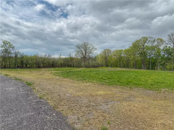 Ithaca, NY 14850,5 (lot # 5) East Shore CIR