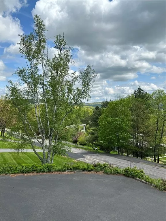 Oneonta, NY 13820,22 Suncrest TER