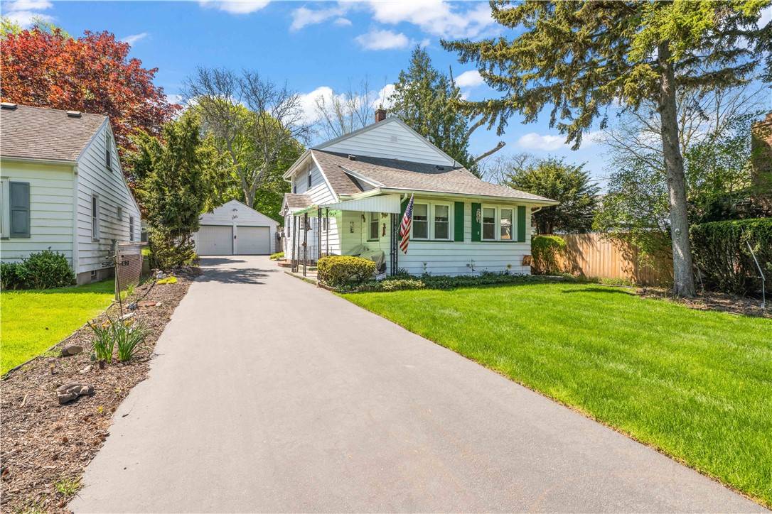 43 Cinnabar RD, Rochester, NY 14617