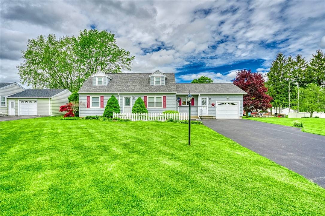 8 Ronnie LN, North Chili, NY 14514