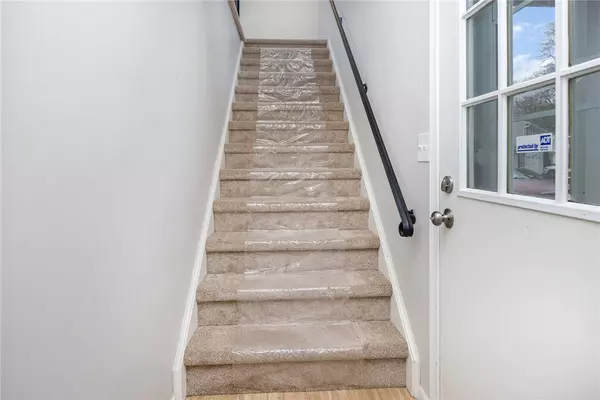 Fairport, NY 14450,8 Acorn LN