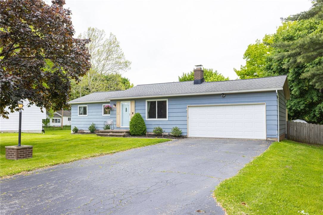 25 Selkirk DR, Rochester, NY 14626