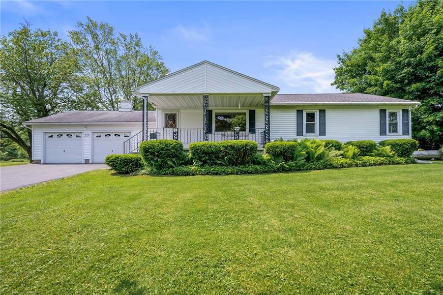 748 Pelis RD, Newark, NY 14513