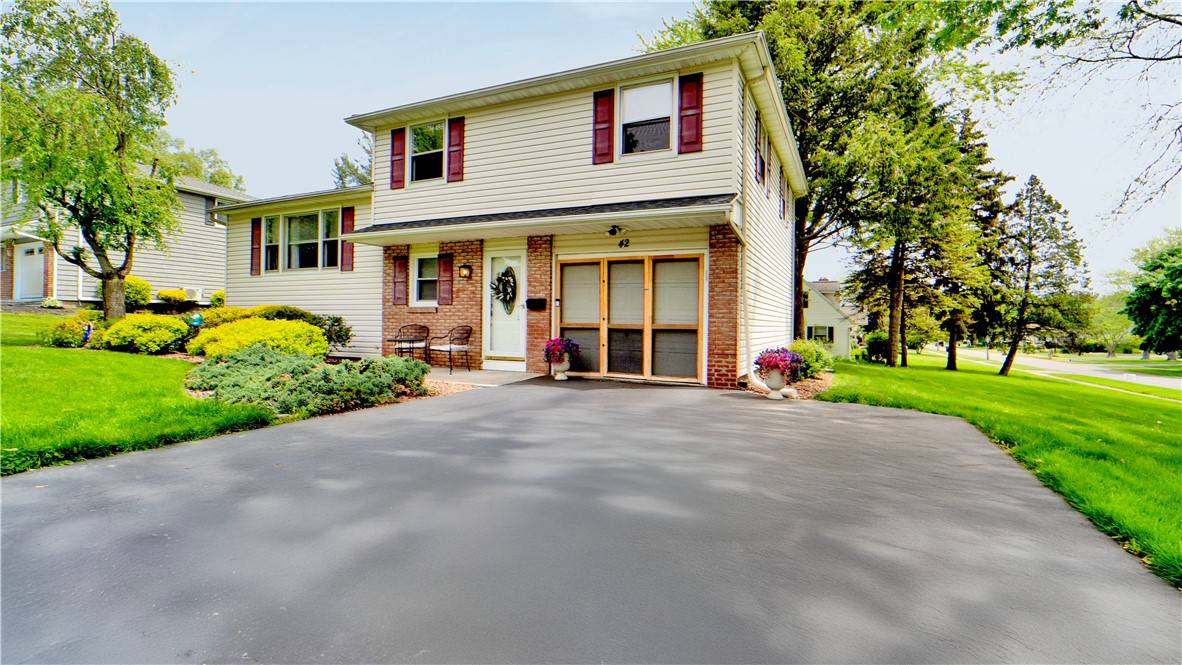 42 Rigney LN, Rochester, NY 14612