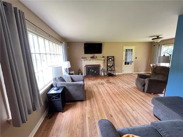 Lyons, NY 14489,46 Dickerson ST