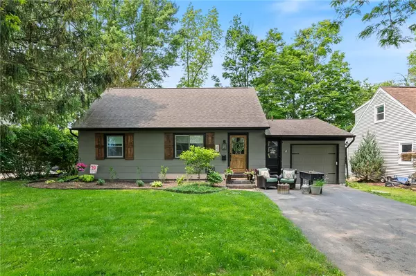 22 Briggs AVE, Fairport, NY 14450