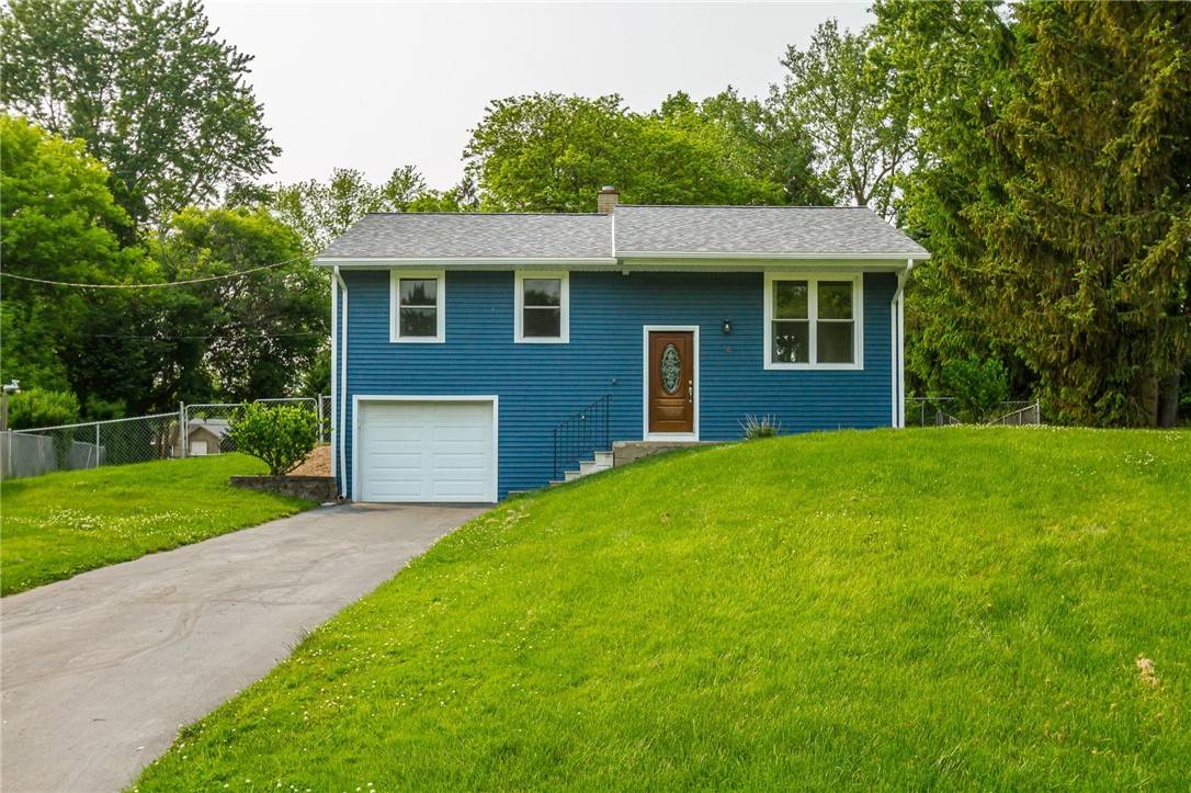14 Salem CIR, Victor, NY 14564