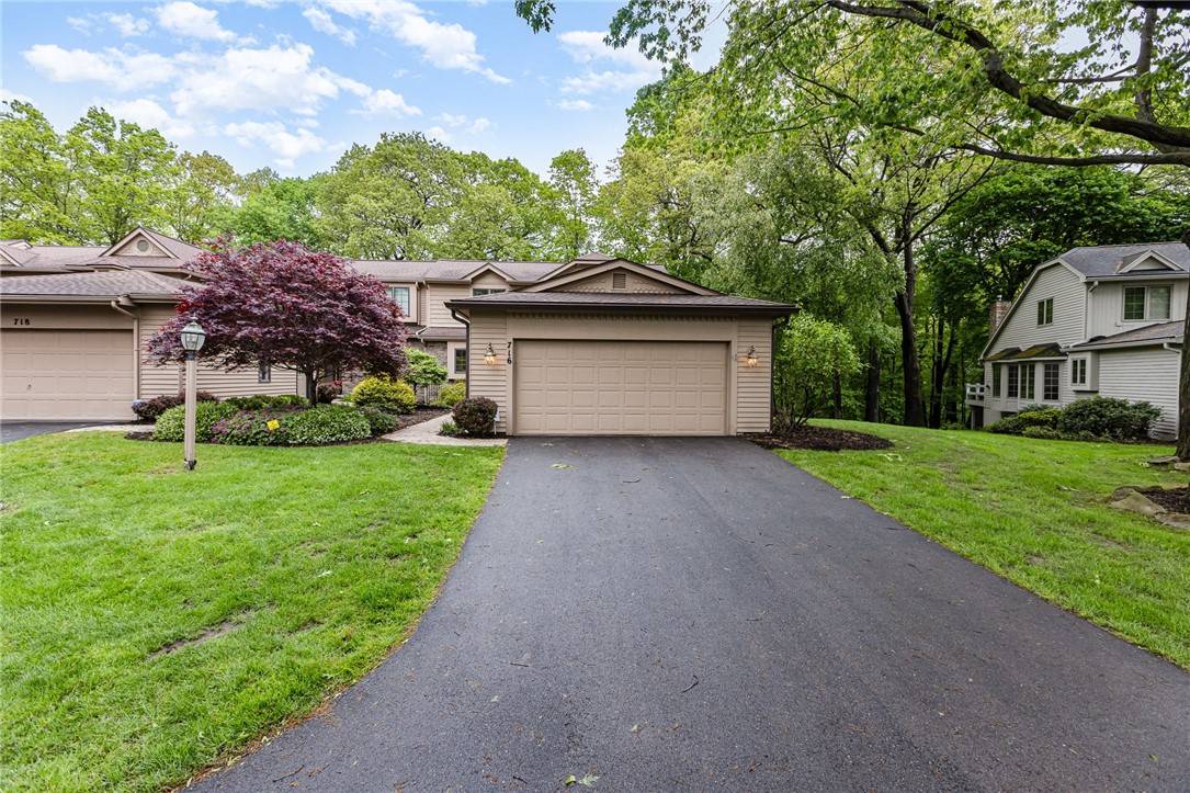 716 Mariner CIR, Webster, NY 14580