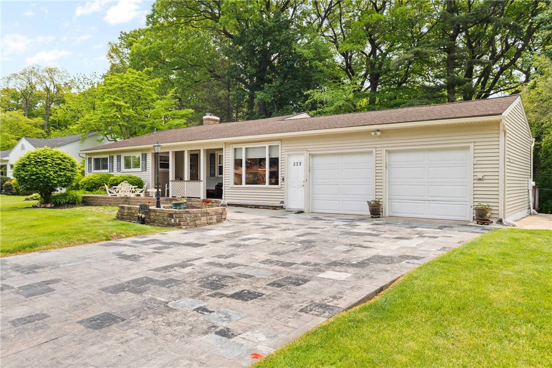 Webster, NY 14580,529 Backus RD