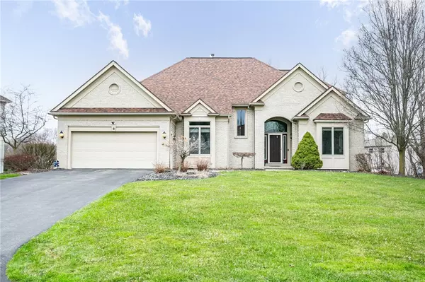 8 Pearlstone DR, Penfield, NY 14526