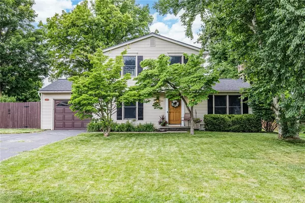 25 Killdeer LN, Fairport, NY 14450