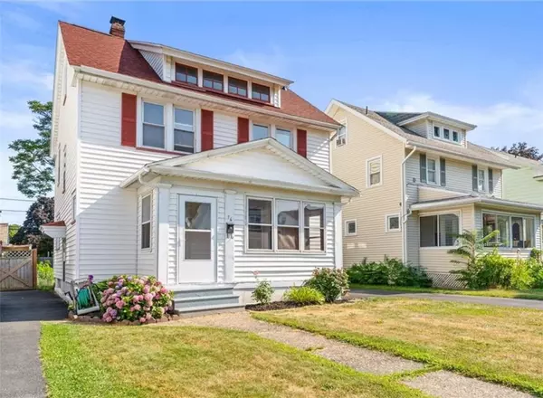 76 Maplehurst RD, Rochester, NY 14617