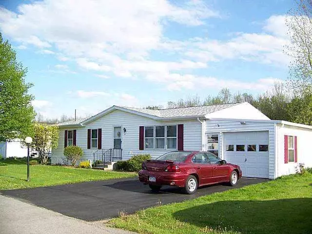 20 Meadows WAY, Bergen, NY 14416