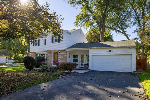 Irondequoit, NY 14609,127 Wyndham RD