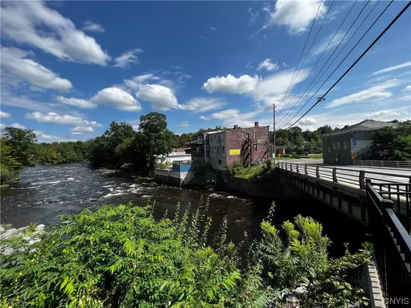 Pulaski, NY 13142,4826 Salina ST