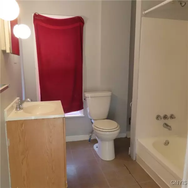 Syracuse, NY 13205,3707 S Salina Street