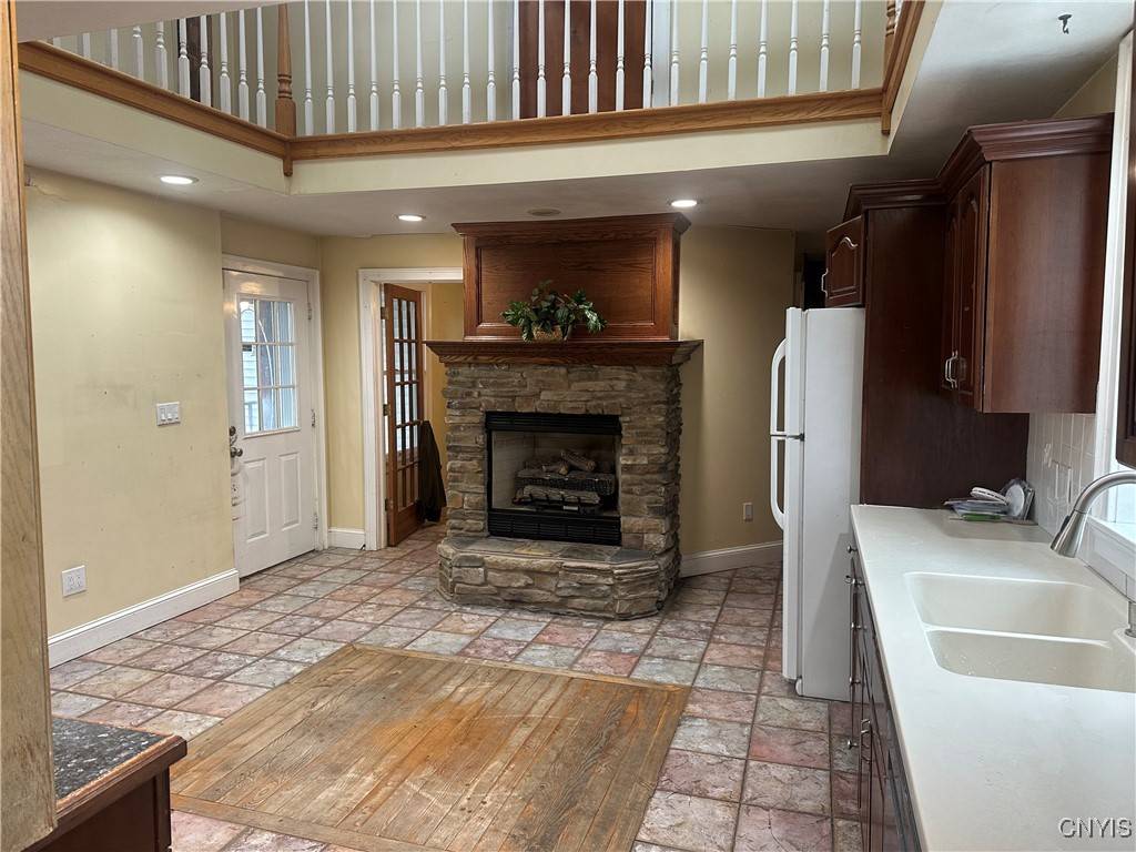 Syracuse, NY 13215,4046 W Seneca TPKE