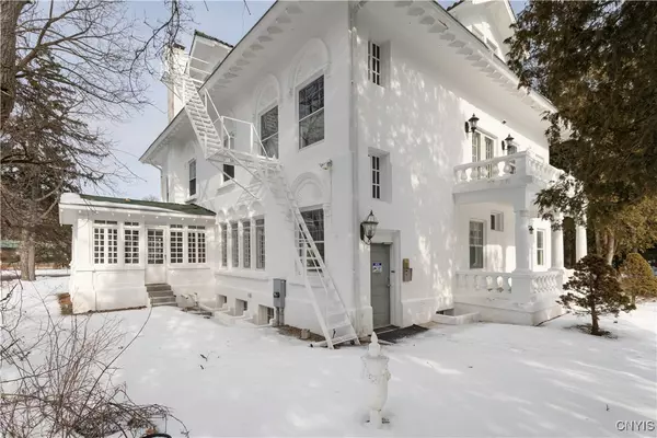 Syracuse, NY 13203,1208 James ST